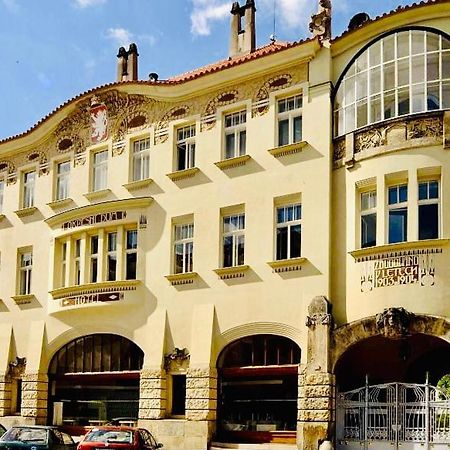Hotel Okresni Dum Χράντεκ Κράλοβε Εξωτερικό φωτογραφία