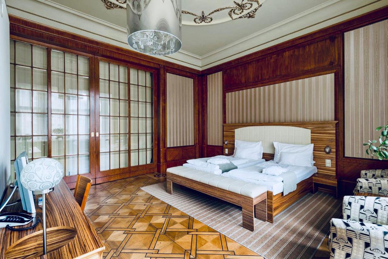 Hotel Okresni Dum Χράντεκ Κράλοβε Εξωτερικό φωτογραφία