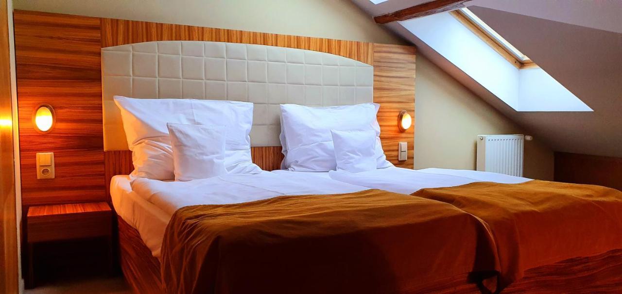 Hotel Okresni Dum Χράντεκ Κράλοβε Εξωτερικό φωτογραφία