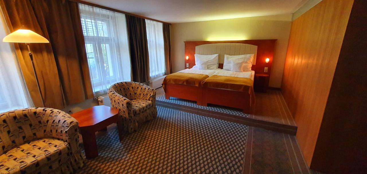 Hotel Okresni Dum Χράντεκ Κράλοβε Εξωτερικό φωτογραφία
