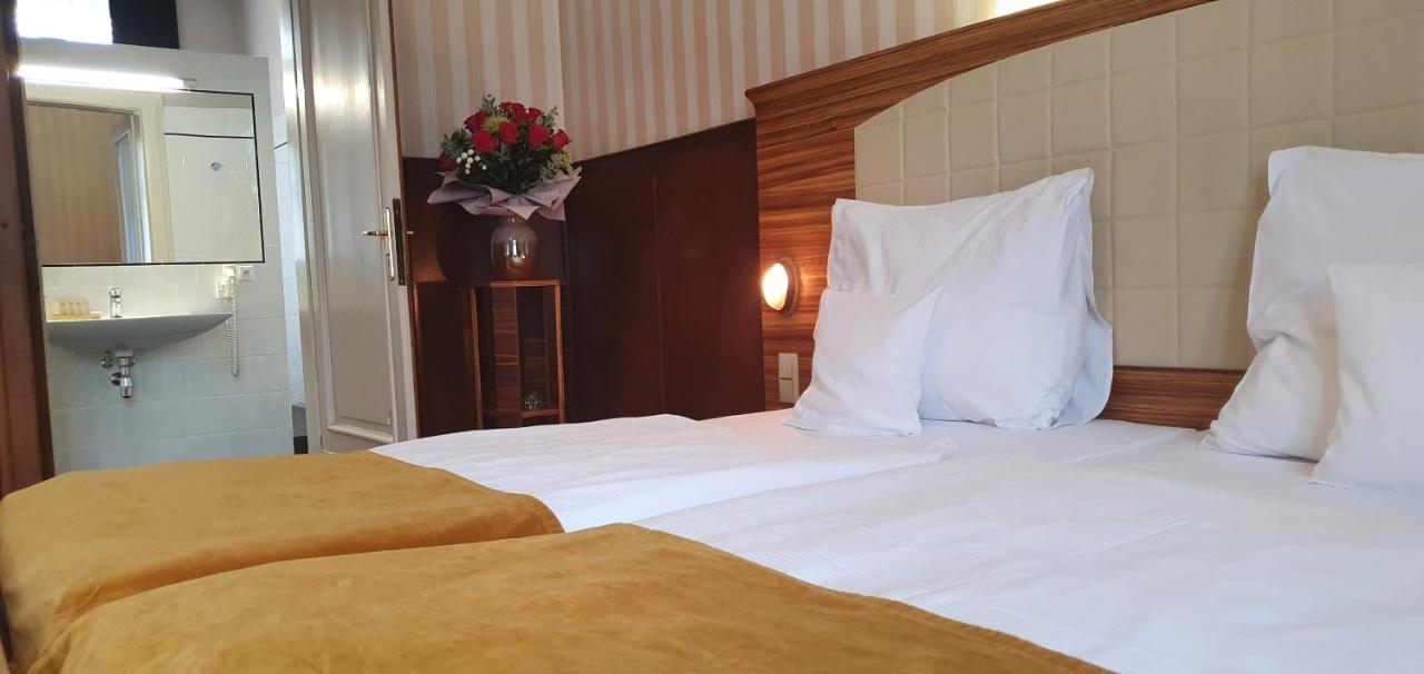Hotel Okresni Dum Χράντεκ Κράλοβε Εξωτερικό φωτογραφία