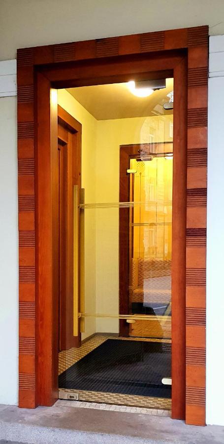 Hotel Okresni Dum Χράντεκ Κράλοβε Εξωτερικό φωτογραφία