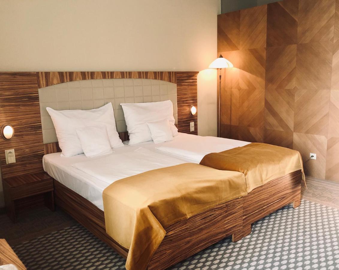 Hotel Okresni Dum Χράντεκ Κράλοβε Εξωτερικό φωτογραφία